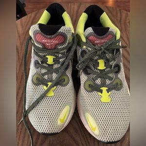 Nike Wmns Renew Run ‘Barely Volt’ Tennis Shoes